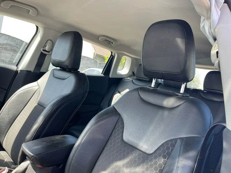 Jeep Compass 10
