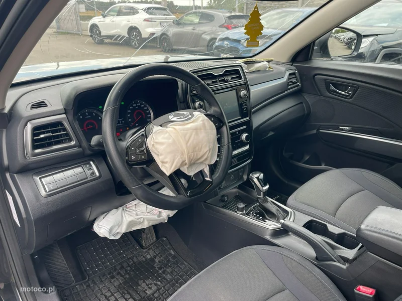Ssangyong Tivoli Grand 6