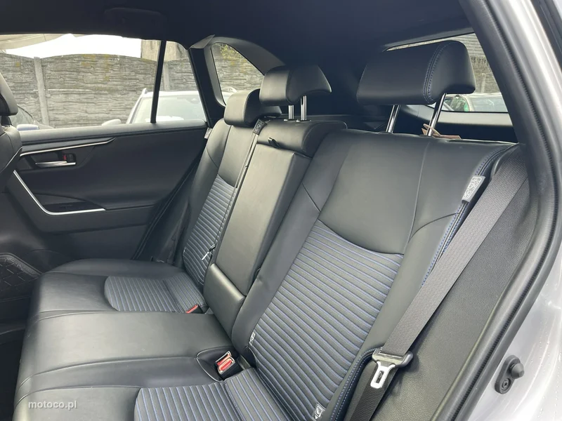 Toyota RAV 4 XA50 13