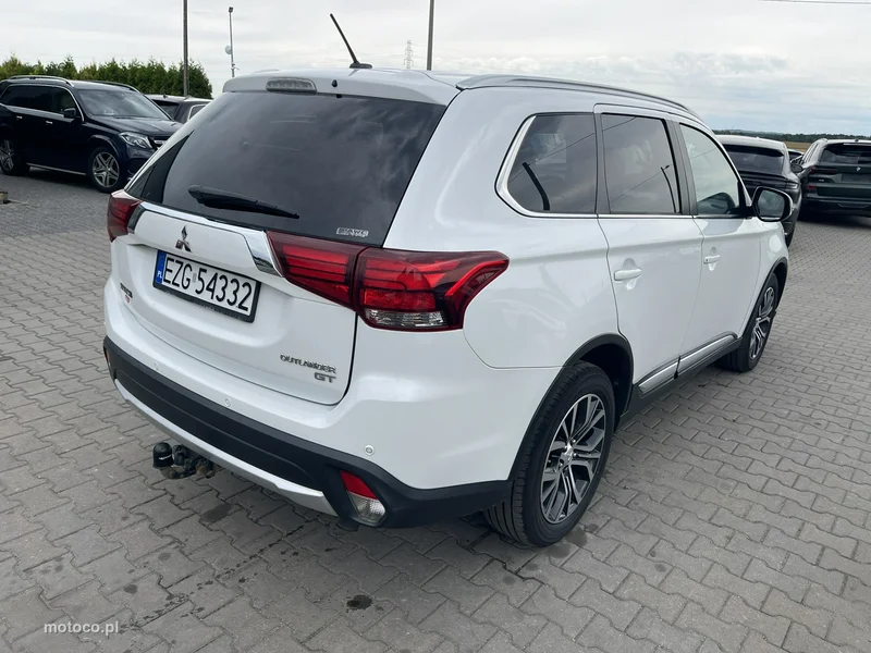 Mitsubishi Outlander 4