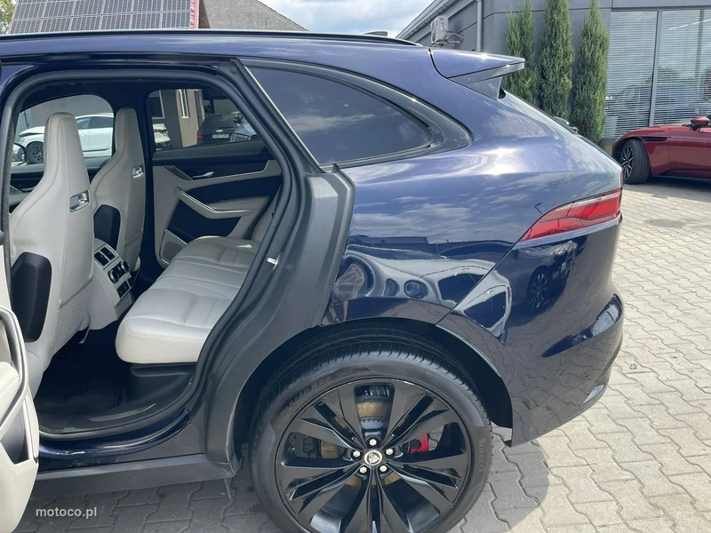 Jaguar F-Pace 5