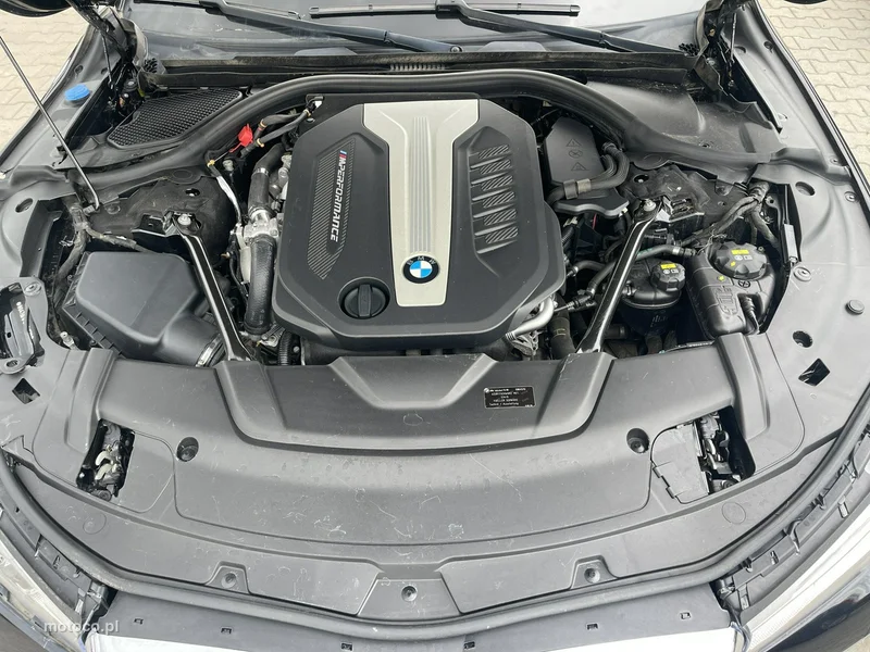 BMW Seria 7 G11 750 17