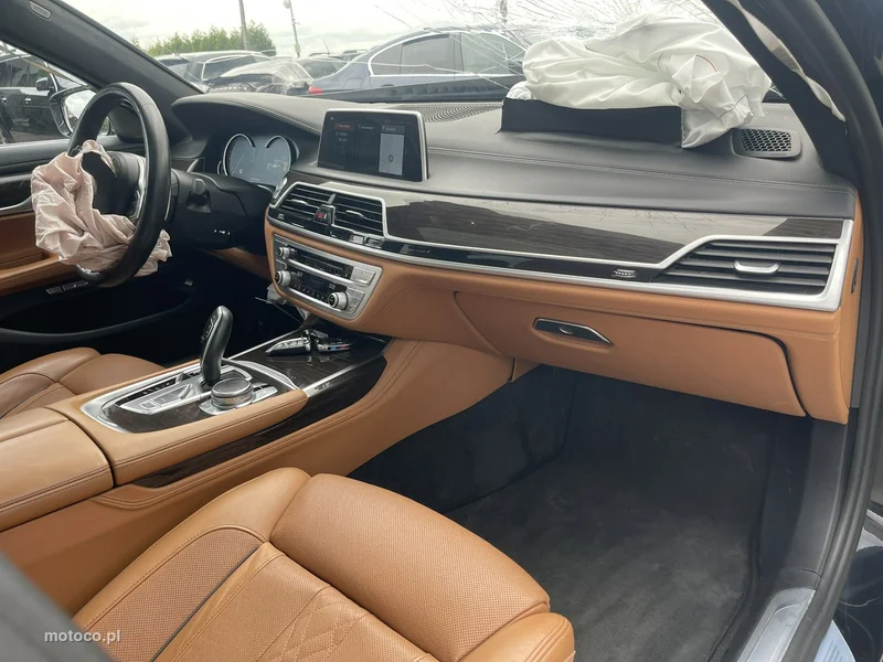 BMW Seria 7 G11 750 10