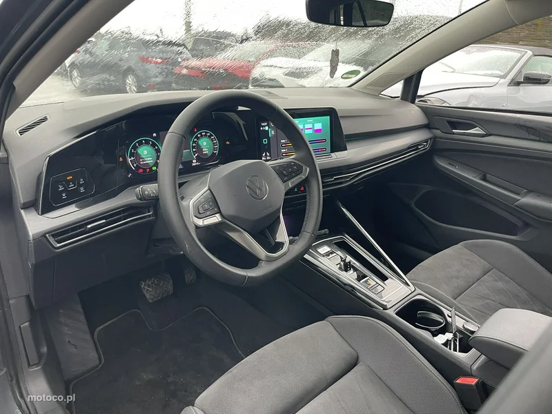Volkswagen Golf VIII 12