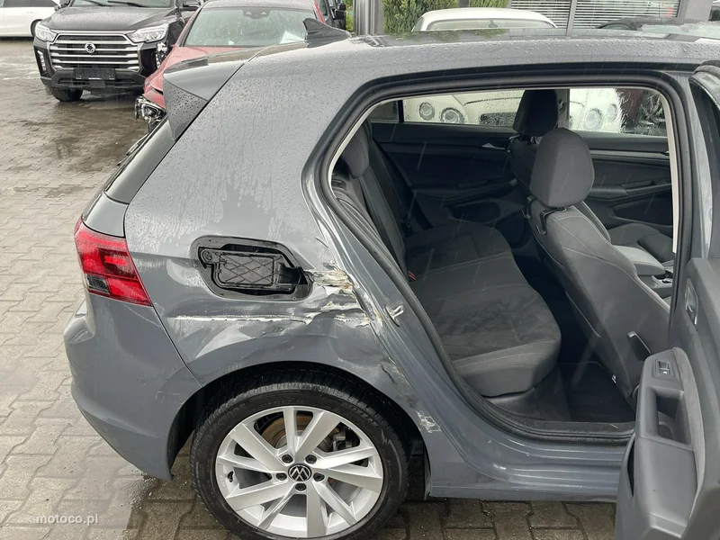 Volkswagen Golf VIII 9