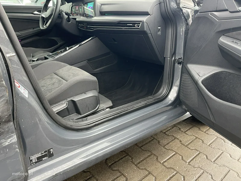 Volkswagen Golf VIII 10