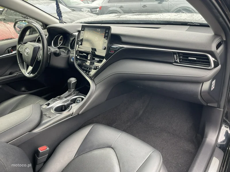 Toyota Camry XV70 13