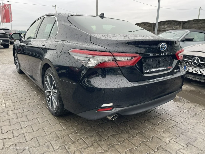 Toyota Camry XV70 3