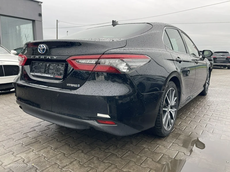 Toyota Camry XV70 5