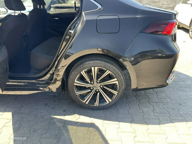 Toyota Corolla E210 5