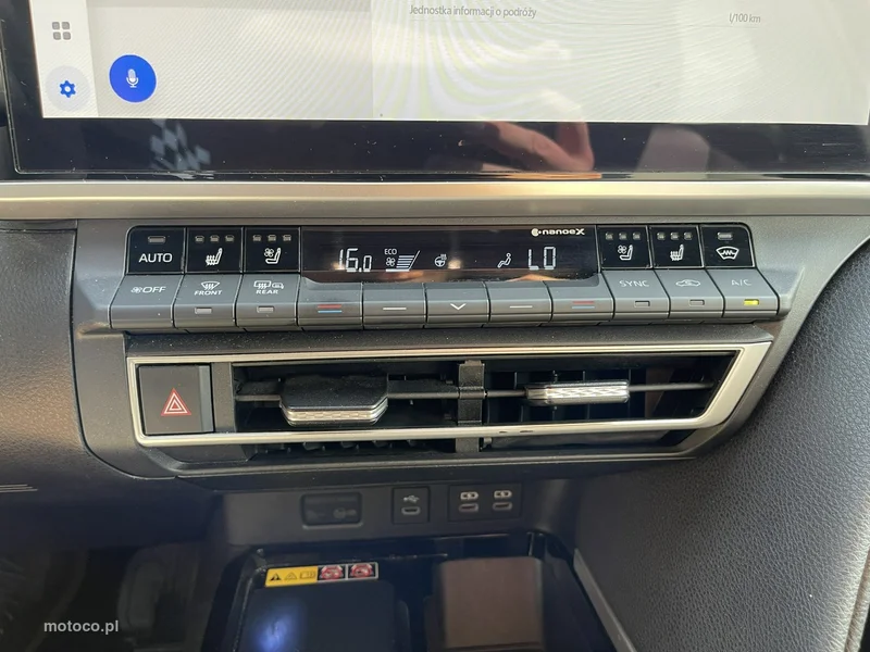 Toyota Camry XV70 13