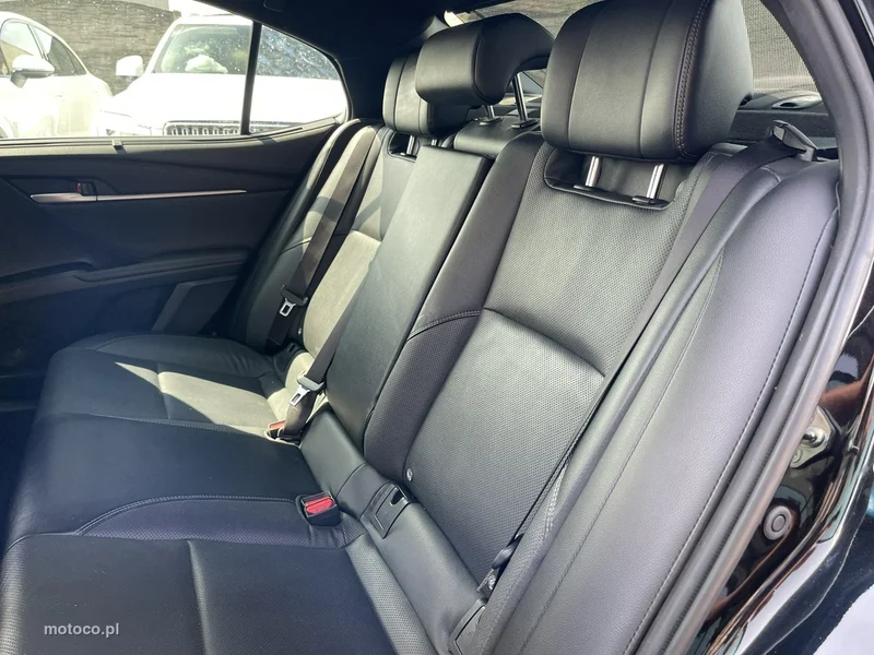 Toyota Camry XV70 16