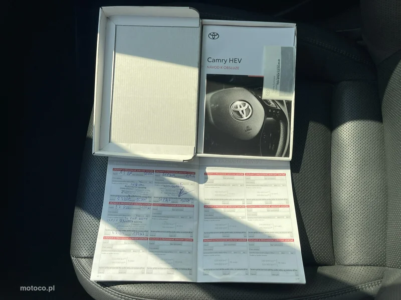 Toyota Camry XV70 18