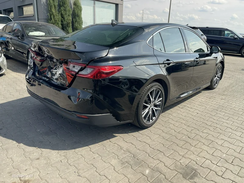 Toyota Camry XV70 3