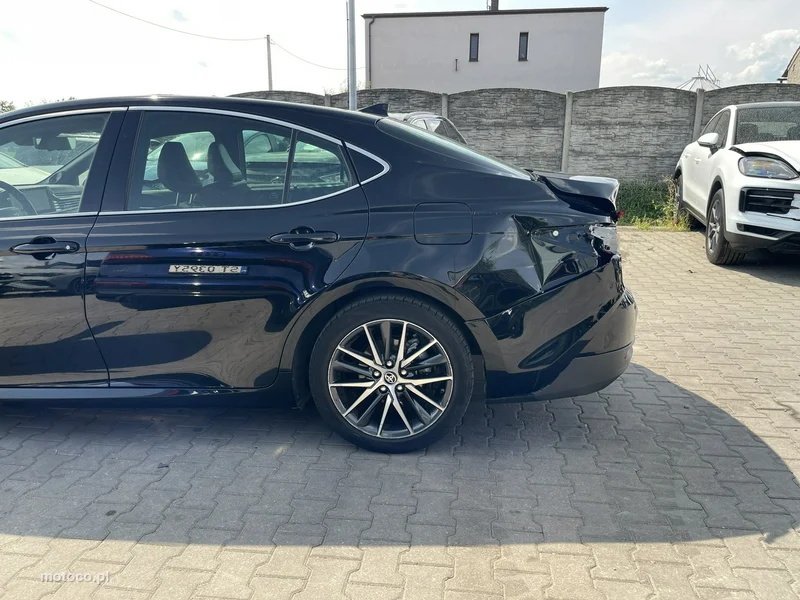 Toyota Camry XV70 6