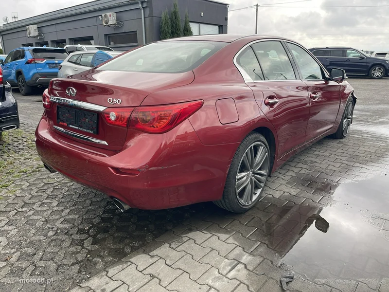 Infiniti Q50 4