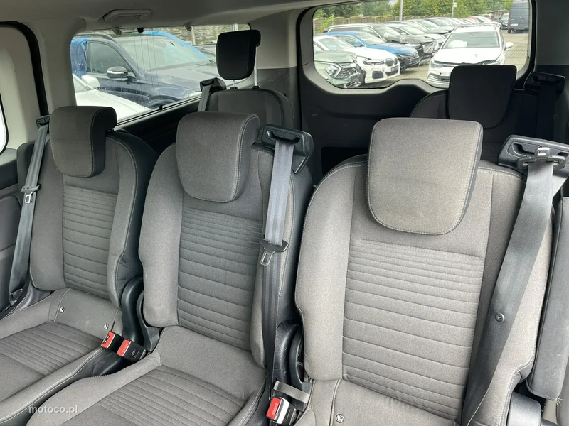 Ford Tourneo Custom 12