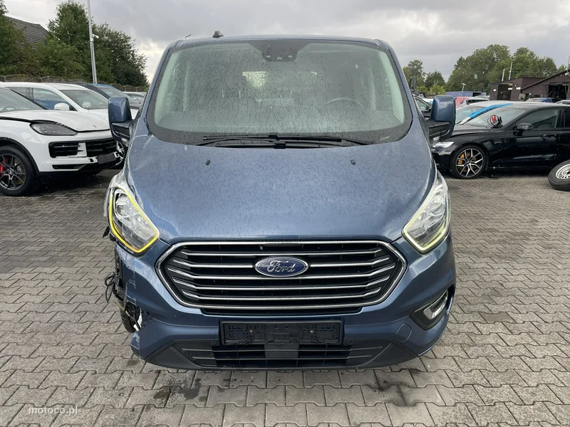 Ford Tourneo Custom 8