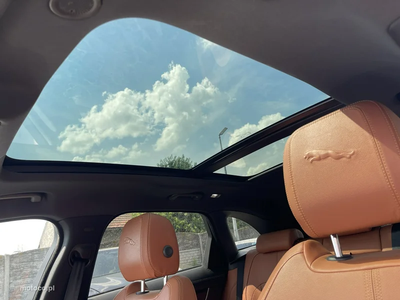 Jaguar F-Pace 12