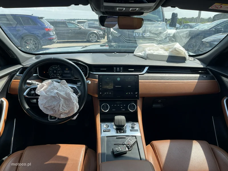 Jaguar F-Pace 9