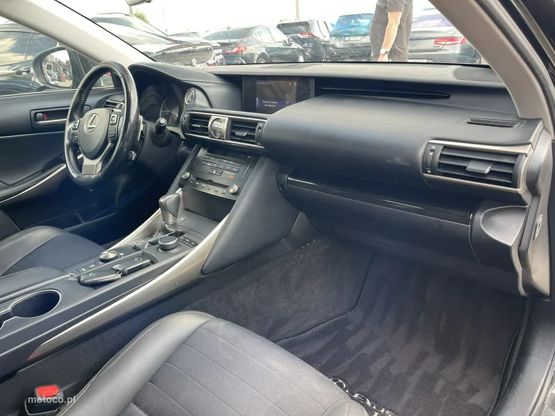 Lexus IS 11