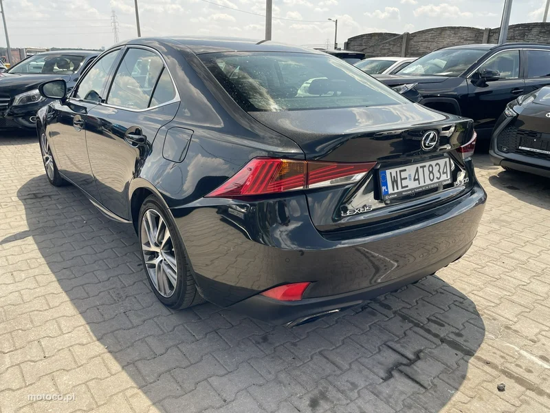 Lexus IS 4