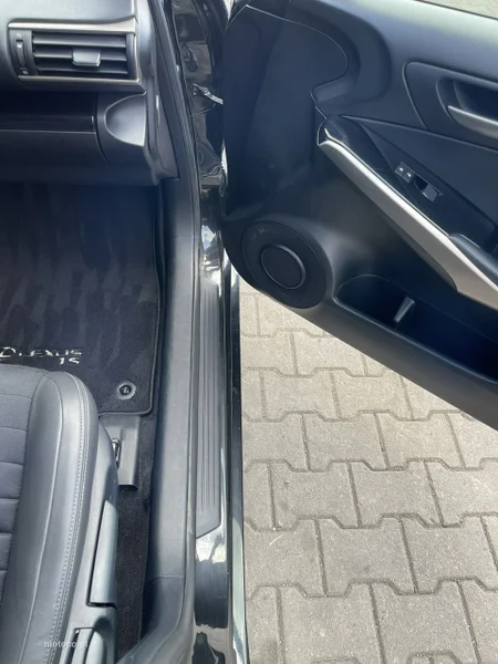 Lexus IS 8