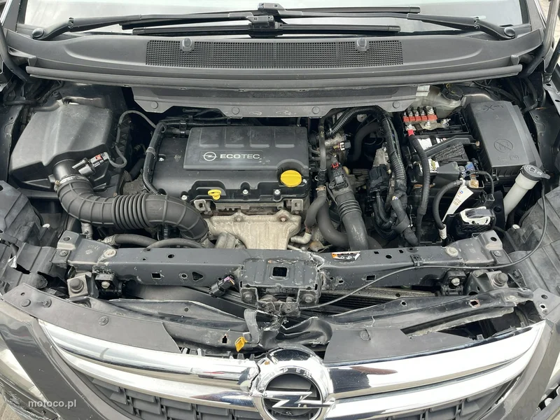 Opel Zafira C Tourer 12