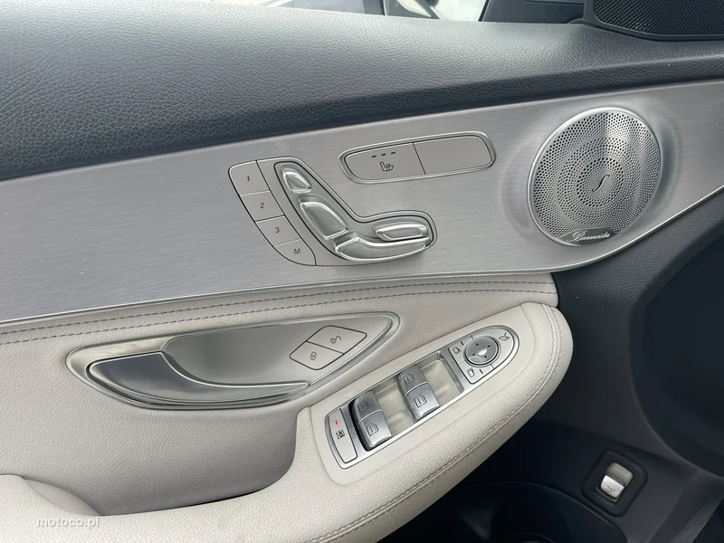 Mercedes-Benz Klasa C W205 C 400 12