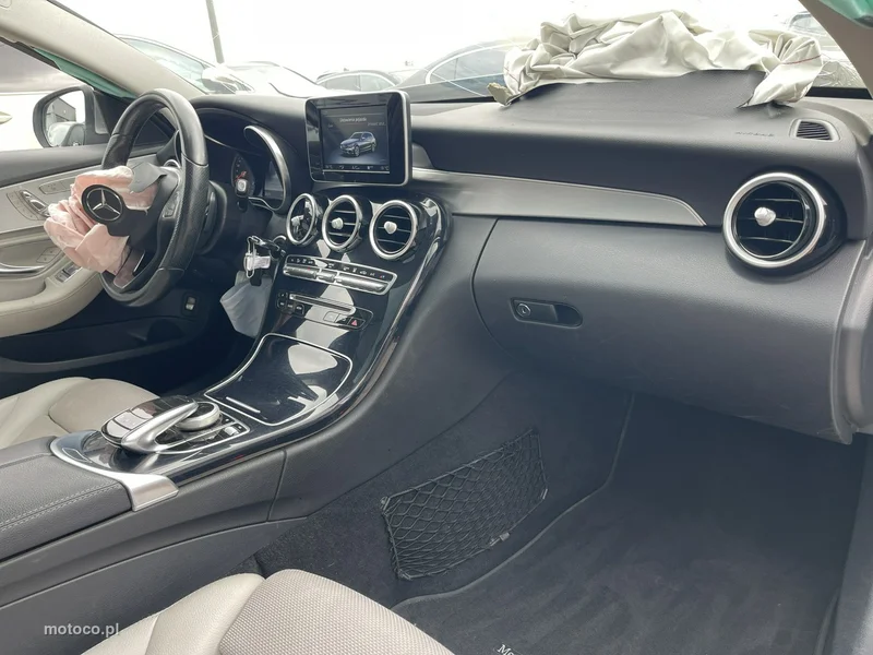 Mercedes-Benz Klasa C W205 C 400 9