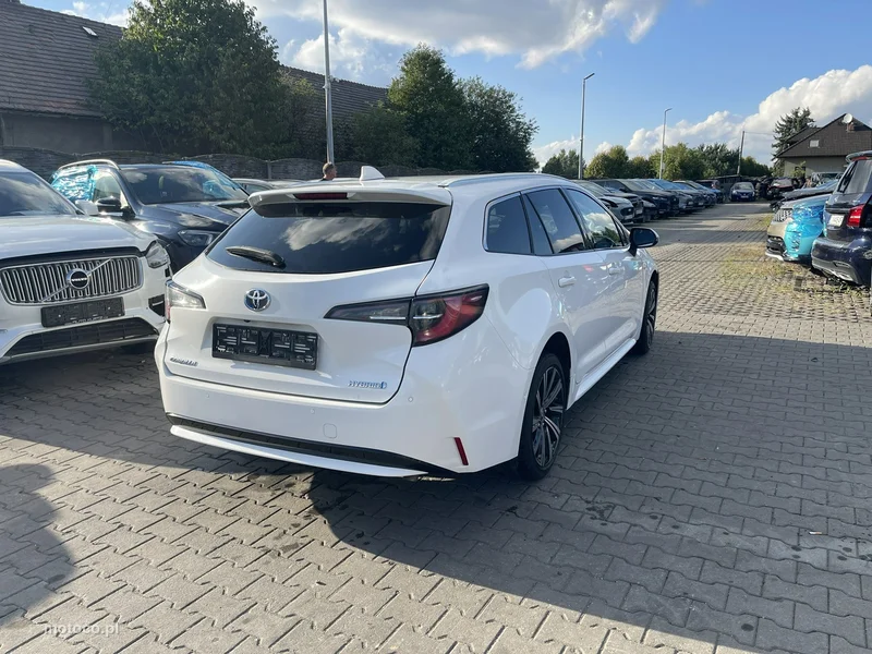 Toyota Corolla E210 3