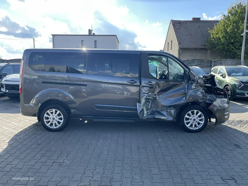 Ford Tourneo Custom 4