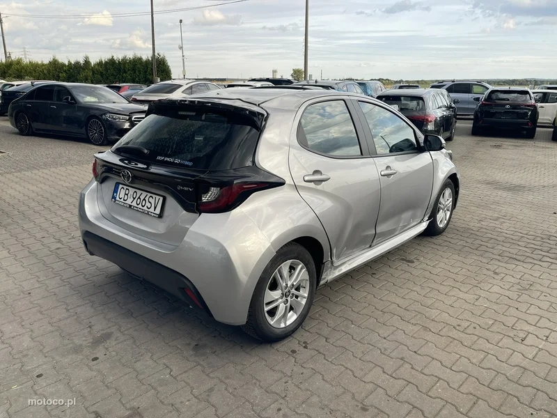 Toyota Yaris XP210 2