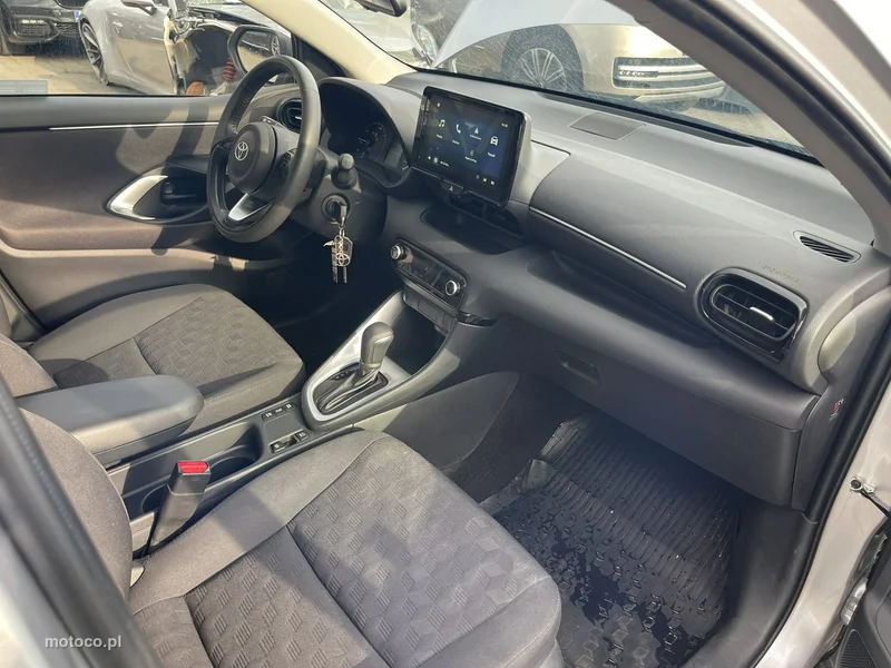 Toyota Yaris XP210 12