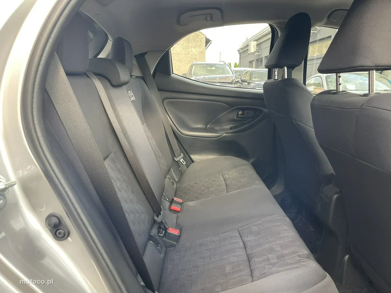 Toyota Yaris XP210 13