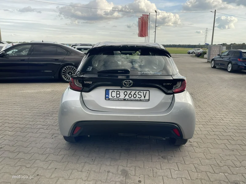Toyota Yaris XP210 3