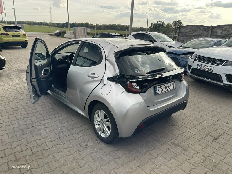 Toyota Yaris XP210 4