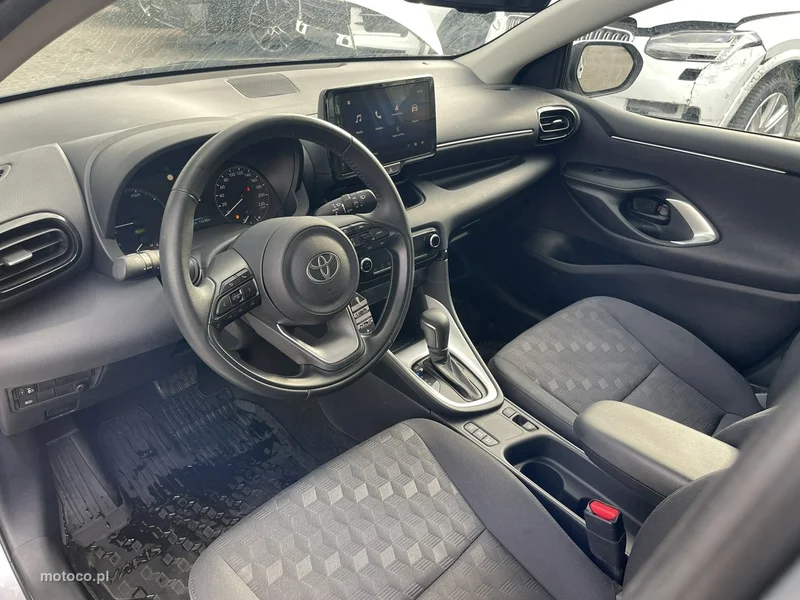 Toyota Yaris XP210 9