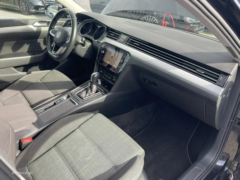 Volkswagen Passat Variant B8 12