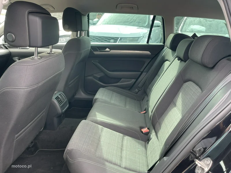 Volkswagen Passat Variant B8 13