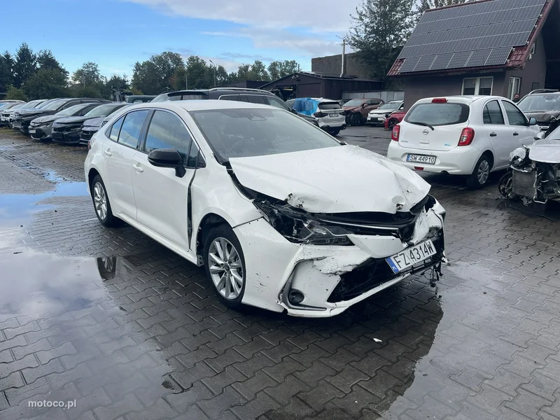 Toyota Corolla E210 3