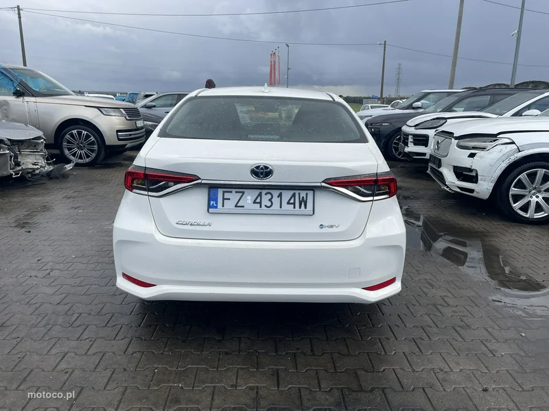 Toyota Corolla E210 5