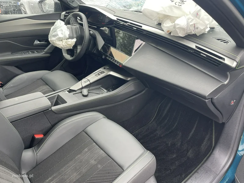Peugeot 408 8