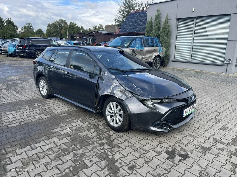 Toyota Corolla E210 4