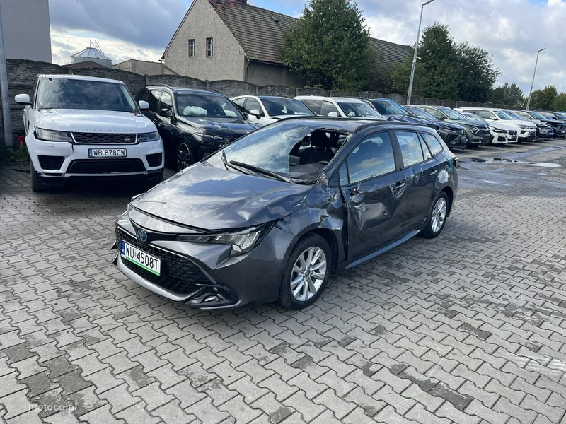 Toyota Corolla E210 5