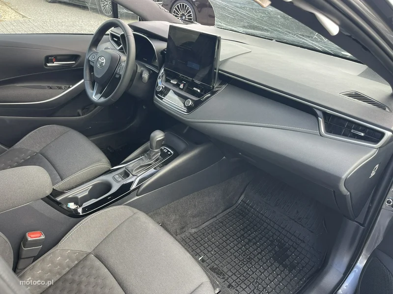 Toyota Corolla E210 10