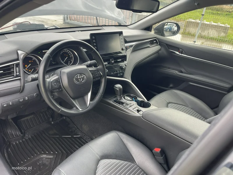 Toyota Camry XV70 6