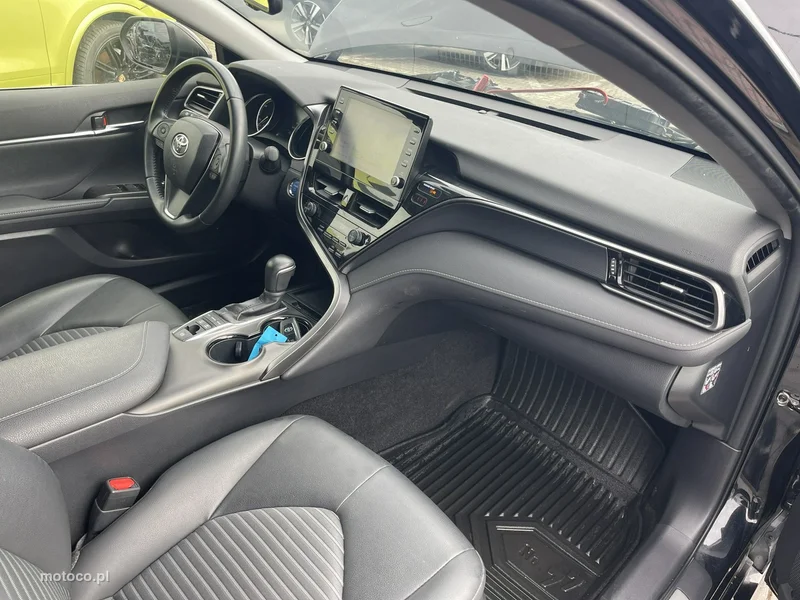 Toyota Camry XV70 8