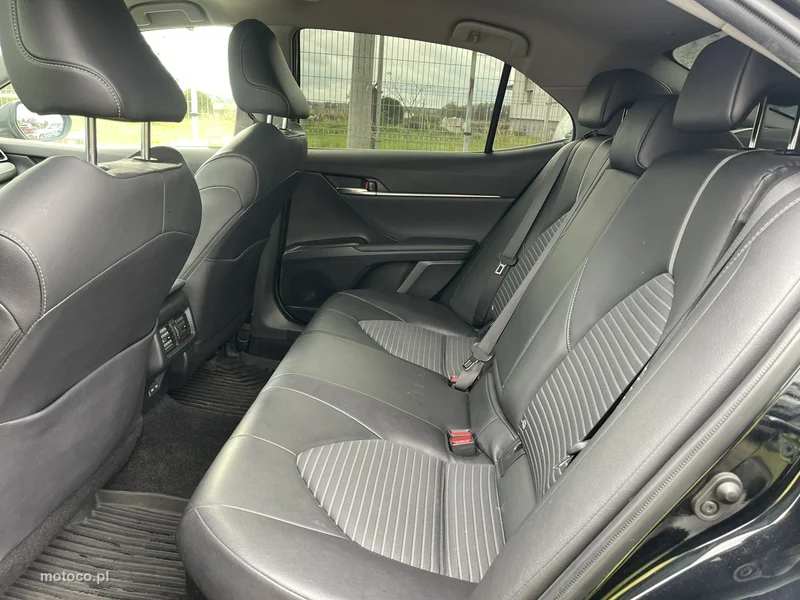 Toyota Camry XV70 9