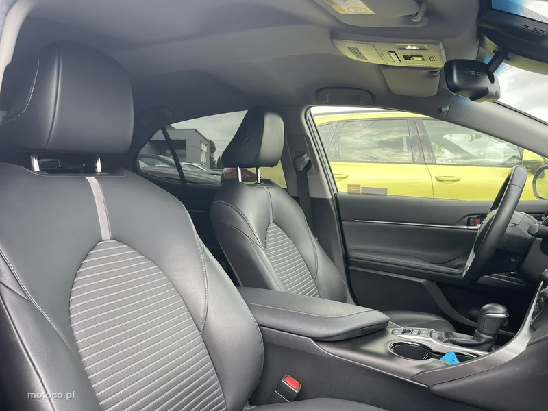 Toyota Camry XV70 10